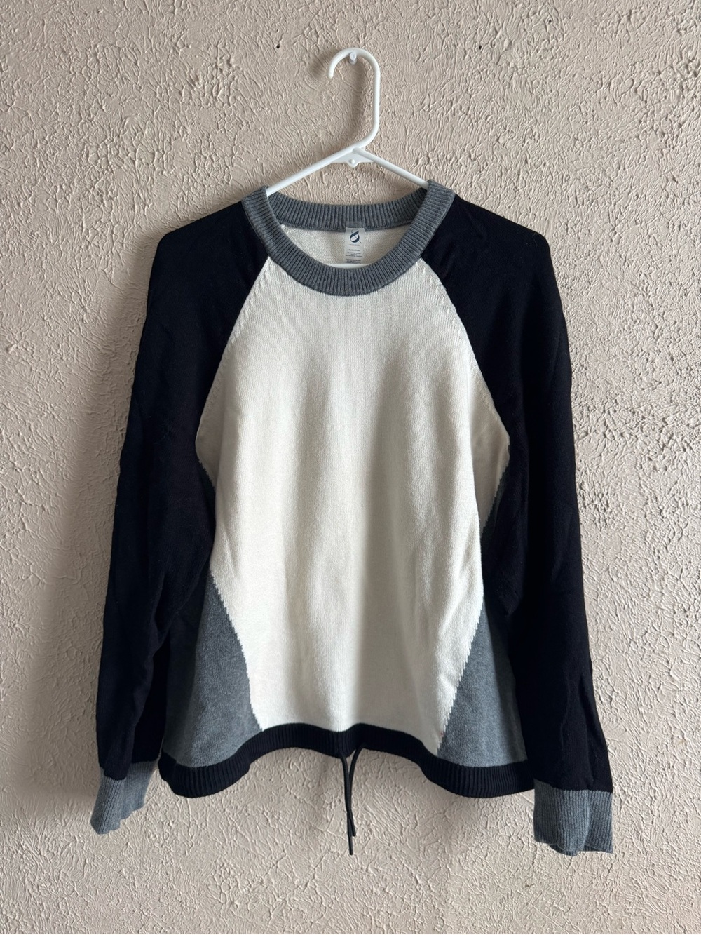 Lou & Grey Black, White & Gray Colorblock Crewneck Sweater